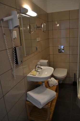 Hotel H�tel-restaurant La Porte Saint Pierre