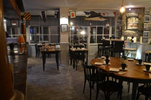 Hotel H�tel-restaurant La Porte Saint Pierre
