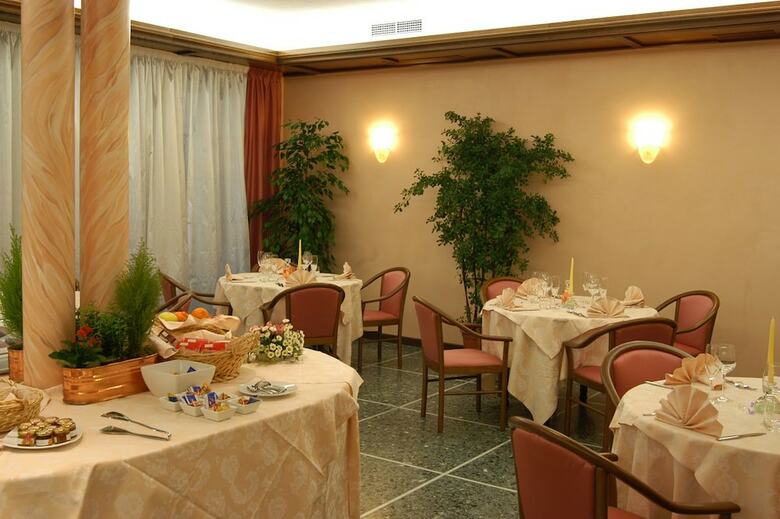 Hotel Albergo Ristorante Flora