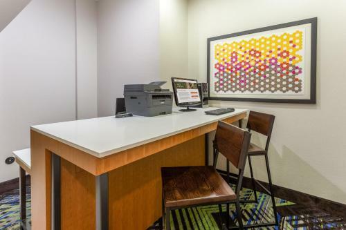 Holiday Inn Express Hotel & Suites Shiloh/o'fallon