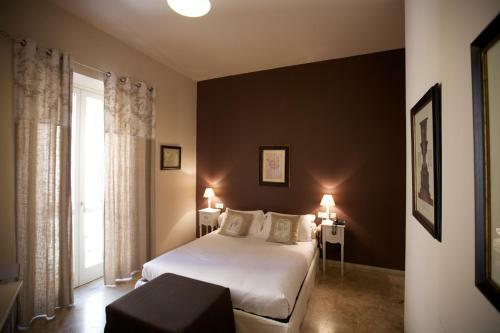 Broletto, L'hotel E La Residenza