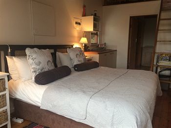A Stone's Throw Bed & Breakfast