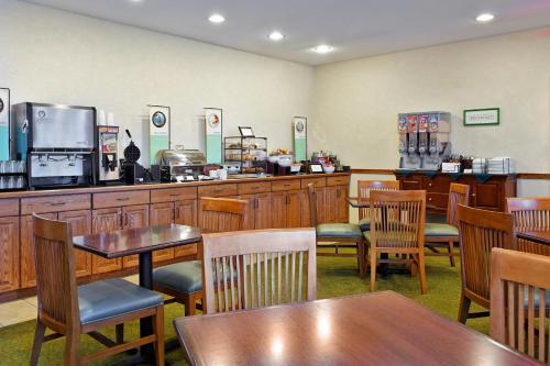 Hotel Country Inn & Suites Peoria North