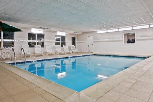 Hotel Country Inn & Suites Peoria North