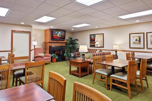 Hotel Country Inn & Suites Peoria North