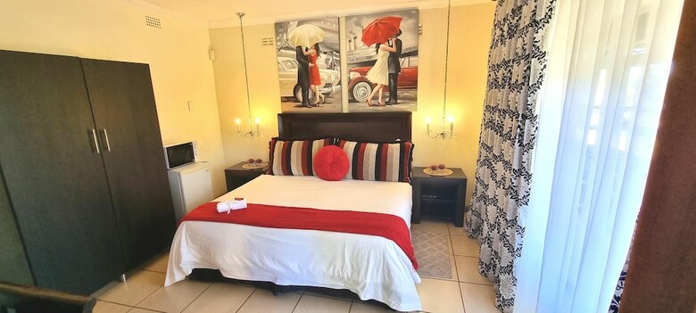 Hostal La Barune Guest House