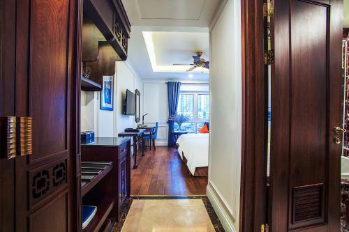 New Era Hotel