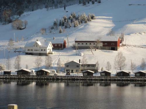 Hotel Nesheim Hytter & Camping