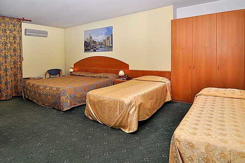 Hotel Ascot Lodging