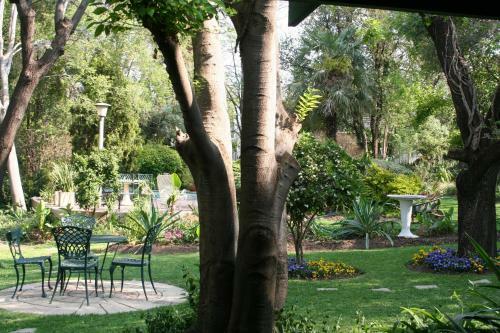 Hostal Riverbend Country House