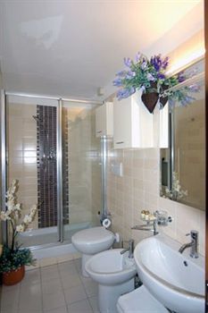 Hostal Bye Rome Guesthouse