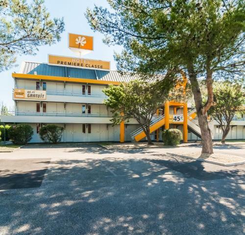 Hotel Premiere Classe Orange
