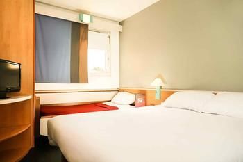 Hotel Ibis Orange Centre Echangeur A7 A9