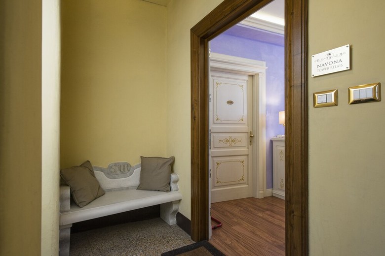 Hostal Navona Tower Relais
