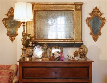 Bed & Breakfast Language And Art