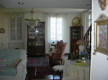 Bed & Breakfast Language And Art