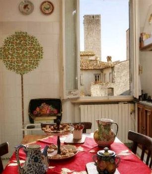 Bed & Breakfast Language And Art