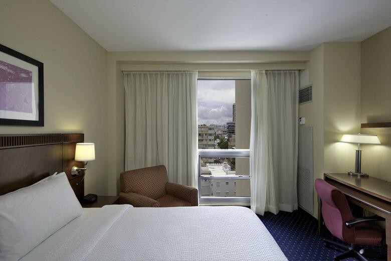 Hotel Courtyard By Marriott San Juan Miramar