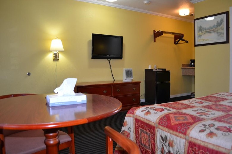 Hotel Alpha Inn And Suites