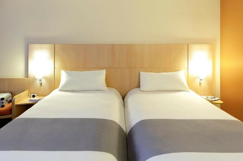 Hotel Ibis Heroes Square