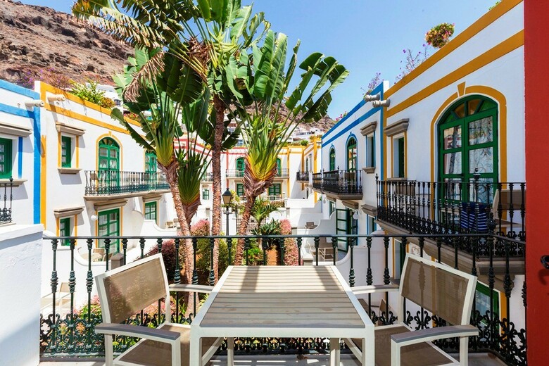 Apartamentos Livvo Puerto De Mog�n