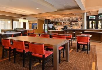 Hotel Courtyard By Marriott Dallas/lbj At Josey