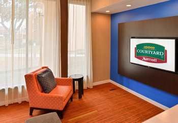 Hotel Courtyard By Marriott Dallas/lbj At Josey