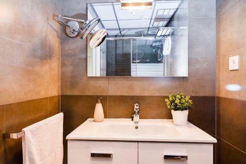 Feelathome Plaza Apartments