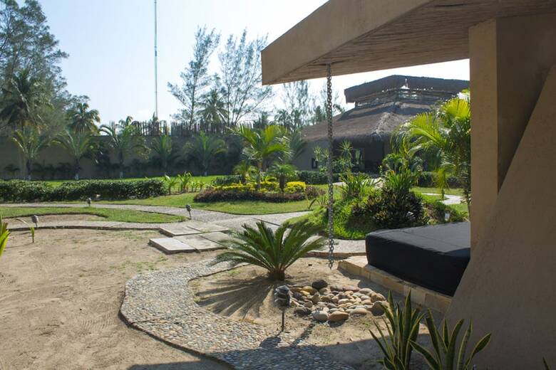 Hotel Isla Tajin Beach And River Resort