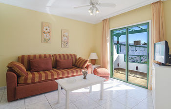 Aparthotel Las Adelfas
