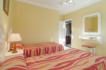 Aparthotel Las Adelfas