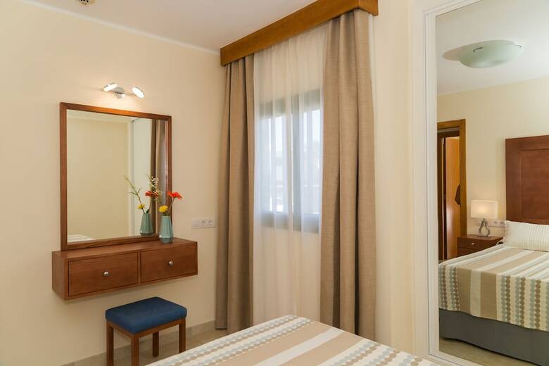 Aparthotel Las Adelfas