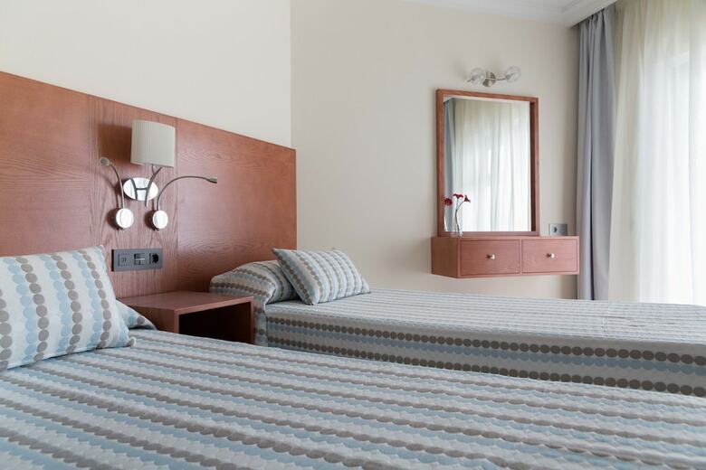Aparthotel Las Adelfas