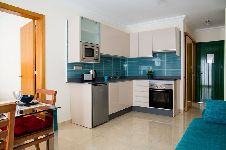 Aparthotel Las Adelfas