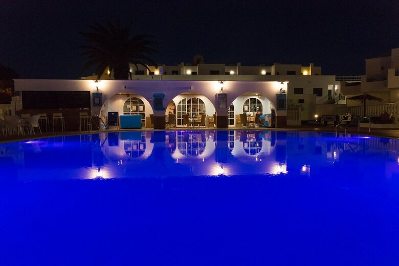 Aparthotel Las Adelfas