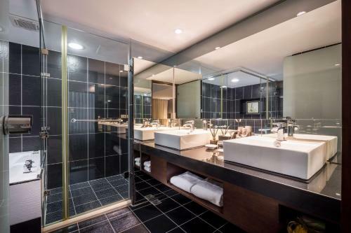 Hotel B