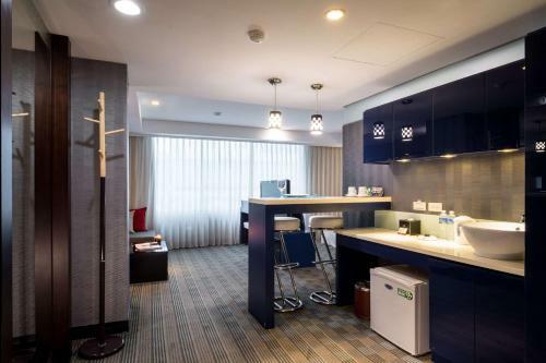Hotel B