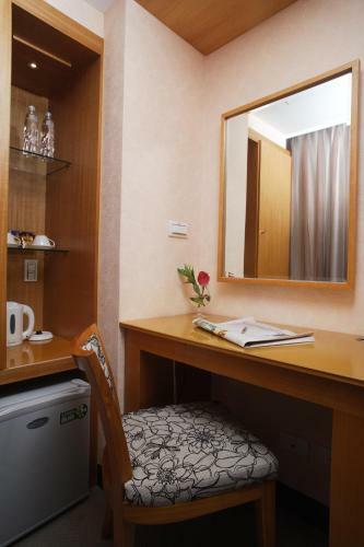 Hotel B