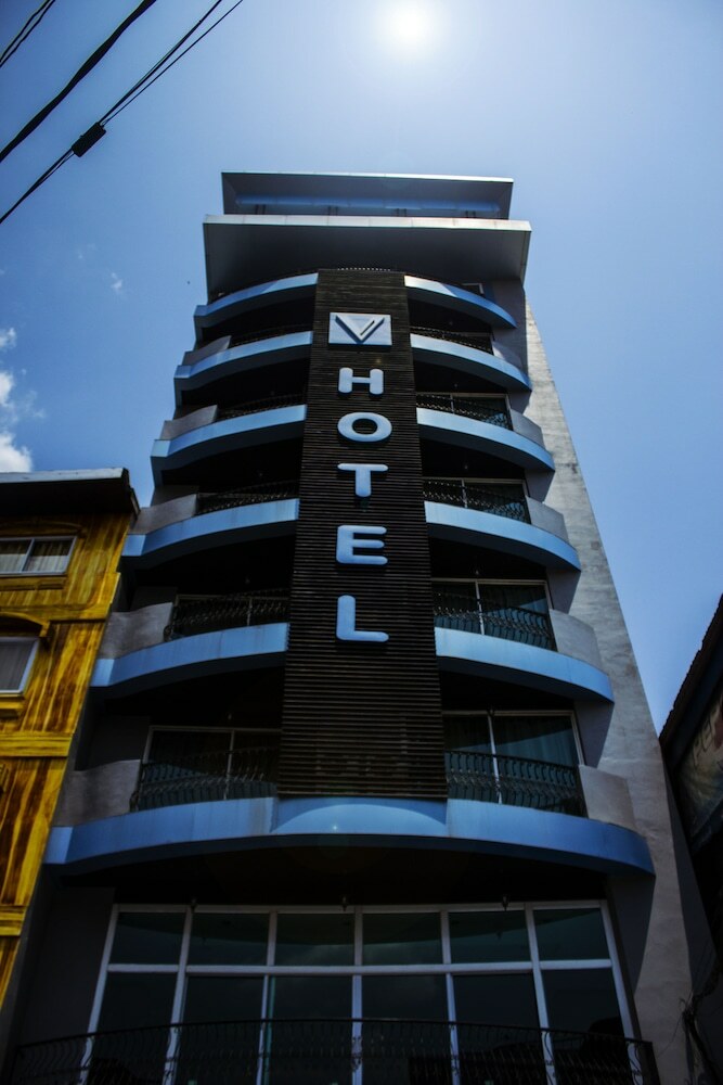 Hostal V Hotel