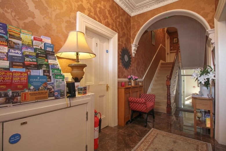 Hostal Donnybrook Hall