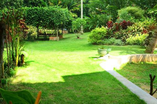 Hostal Shine Park