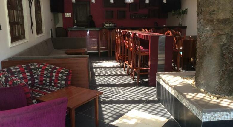 Hotel The Heron Portico