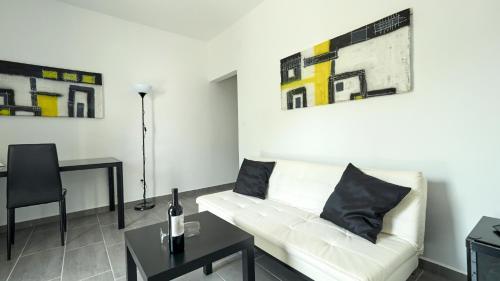 Apartamentos House Petrina