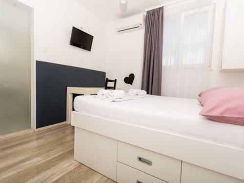 Hostal Villa White