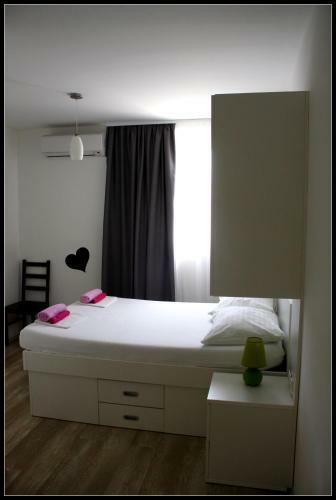 Hostal Villa White