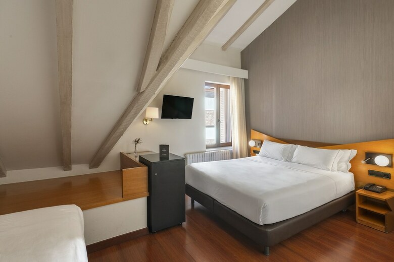 Hotel De L'isard