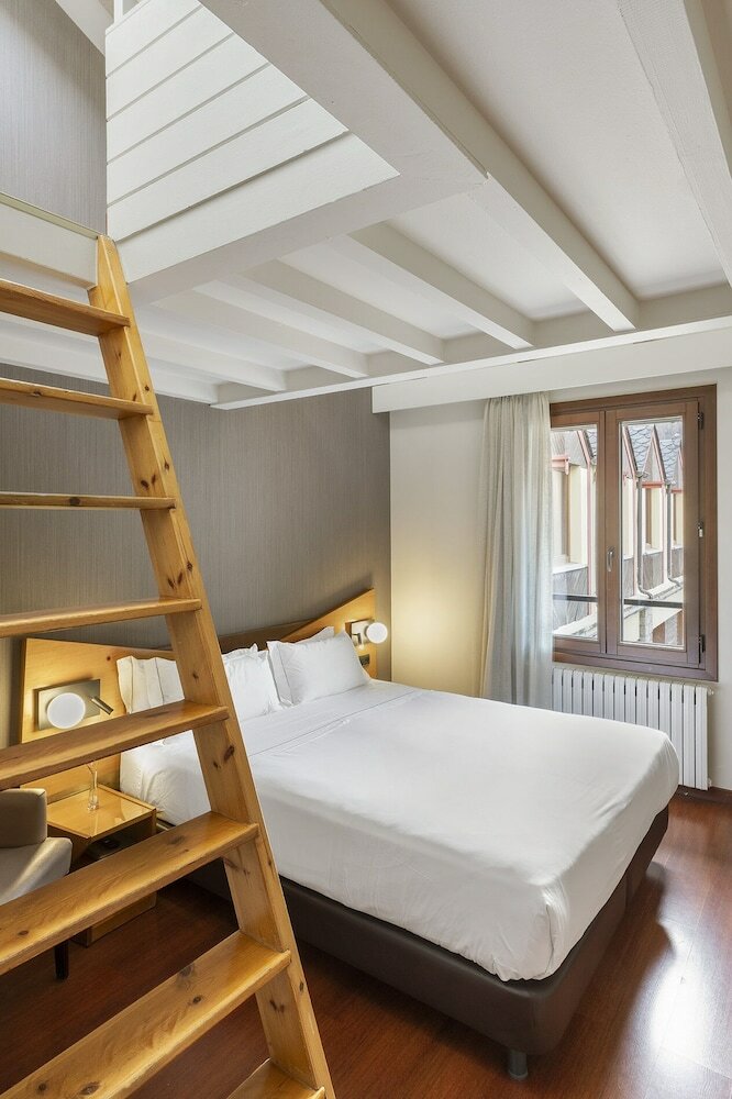 Hotel De L'isard
