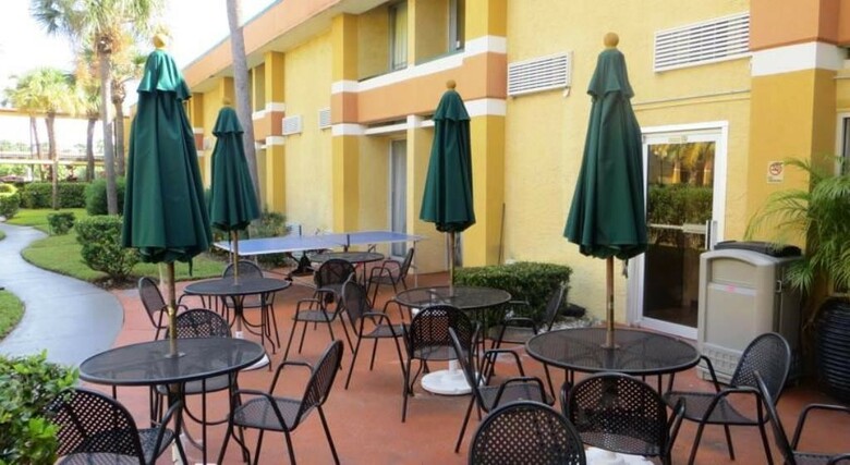 Hotel Baymont Inn & Suites Florida Mall