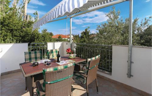 Apartment Kastel Stari 96 With Outdoor Swimmingpool