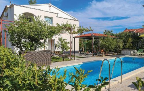 Apartment Kastel Stari 96 With Outdoor Swimmingpool